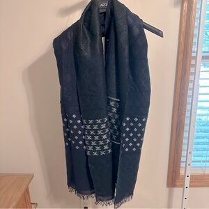 Ann Taylor Shimmer Diamond Blanket Scarf Night Sky Silver Navy X O